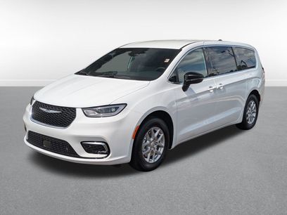 New 2026 Chrysler Pacifica Select