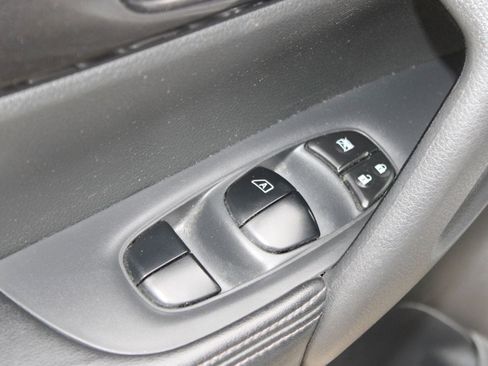 Used 2018 Nissan Rogue S image 20