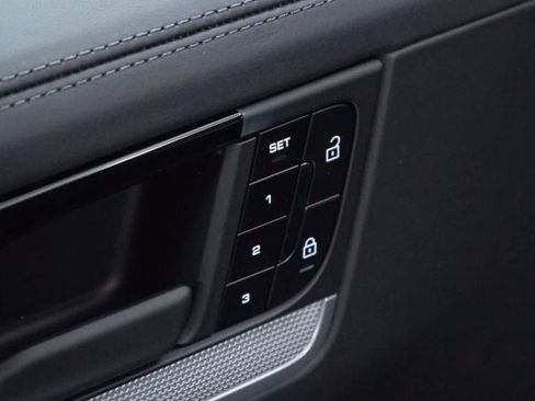 Certified 2025 Porsche Cayenne AWD/4WD image 25