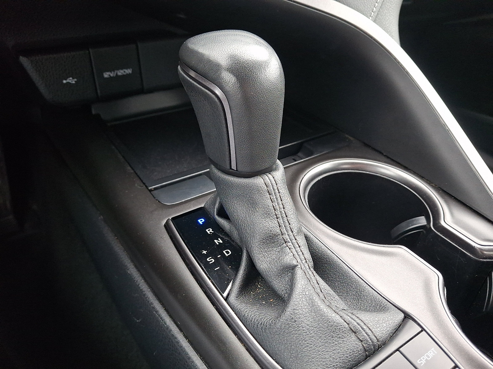 Used 2024 Toyota Camry SE FWD image 14