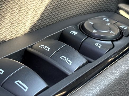 Used 2024 Chevrolet Silverado 1500 ZR2 w/ Technology Package image 18