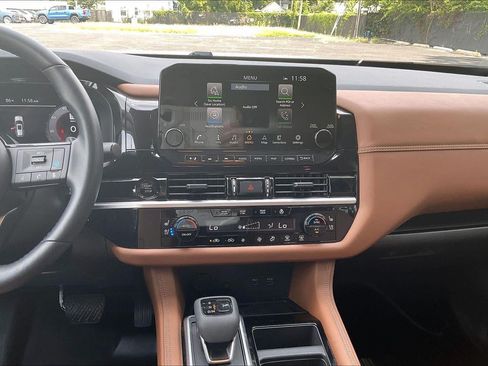 Used 2025 Nissan Pathfinder Platinum AWD/4WD image 6