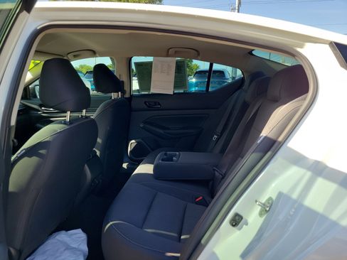 Used 2024 Nissan Altima 2.5 SV image 11