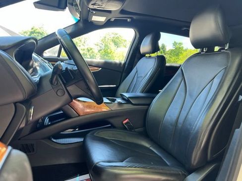 Used 2016 Lincoln MKX Reserve w/ Technology Package FWD image 11