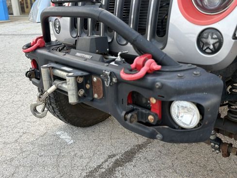 Used 2016 Jeep Wrangler Unlimited Rubicon image 9