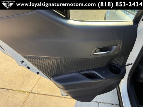 Used 2020 Toyota C-HR XLE FWD image 13