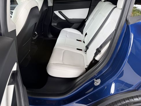 Used 2021 Tesla Model Y Long Range image 10