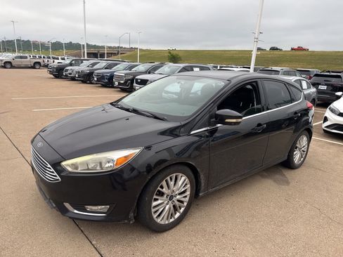 Used 2015 Ford Focus Titanium FWD image 1