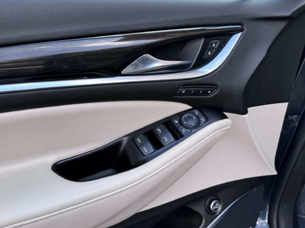 Used 2018 Buick Enclave Premium AWD/4WD image 19