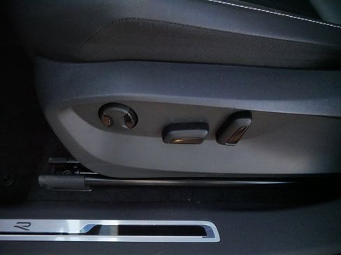 Certified 2024 Volkswagen Tiguan SE R-Line image 20