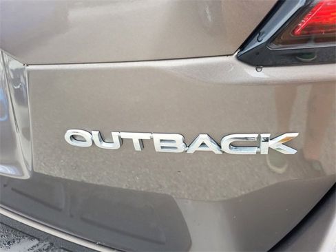 Used 2022 Subaru Outback Premium image 11