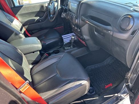 Used 2017 Jeep Wrangler Unlimited Rubicon image 25
