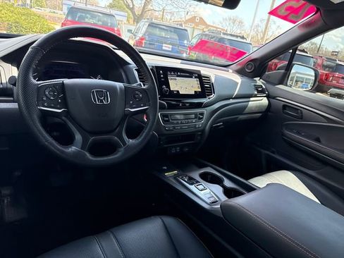 Used 2025 Honda Passport TrailSport image 25