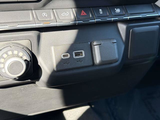 Used 2022 Chevrolet Silverado 1500 LT AWD/4WD image 27