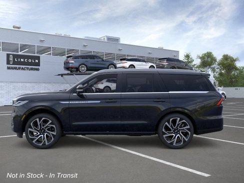 New 2026 Lincoln Navigator Reserve AWD/4WD image 3