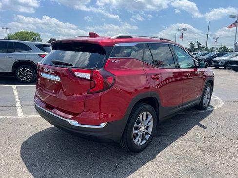 Used 2024 GMC Terrain SLT FWD image 5