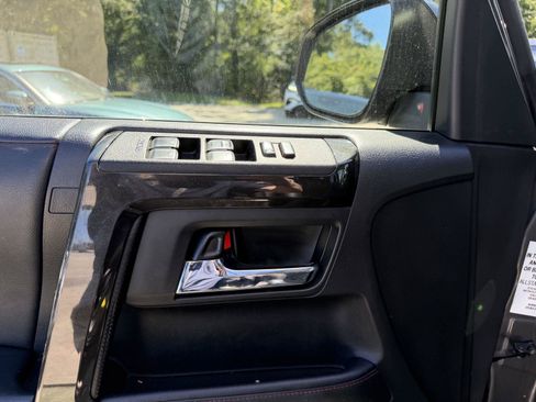 Used 2021 Toyota 4Runner Venture w/ Moonroof Package AWD/4WD image 7
