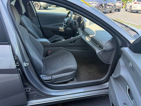 Used 2024 Hyundai Elantra SEL FWD image 12