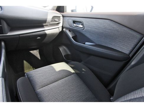 Certified 2023 Nissan Rogue SV FWD image 13