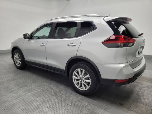 Used 2019 Nissan Rogue SV image 3