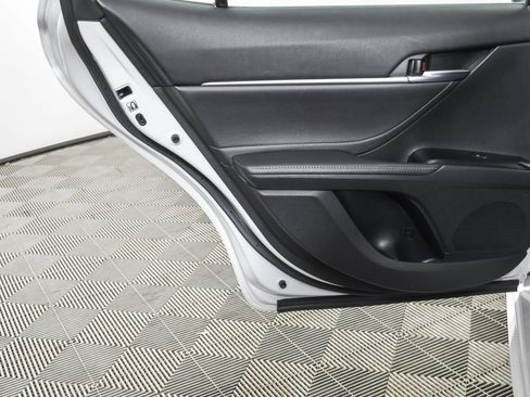 Used 2018 Toyota Camry XSE image 37