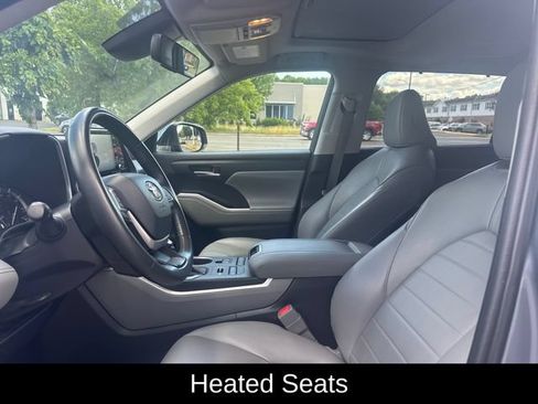 Used 2022 Toyota Highlander XLE AWD/4WD image 14
