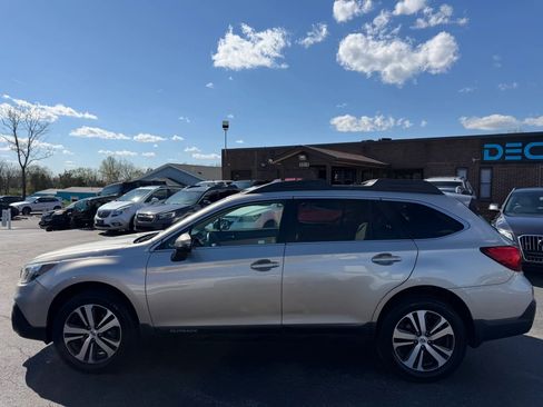 Used 2018 Subaru Outback 2.5i Limited AWD/4WD image 6