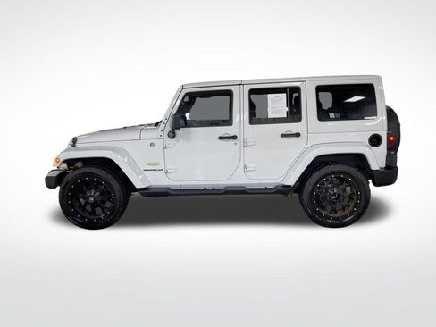 Used 2014 Jeep Wrangler Unlimited Sahara w/ Connectivity Group AWD/4WD image 2