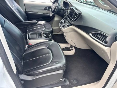 Used 2021 Chrysler Voyager Lxi FWD image 8