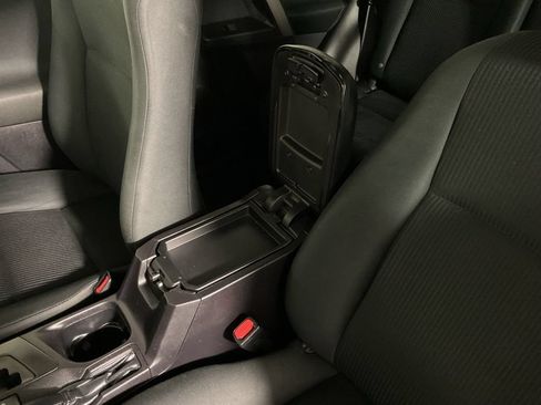 Used 2018 Toyota RAV4 LE w/ Carpet Mat Package AWD/4WD image 29