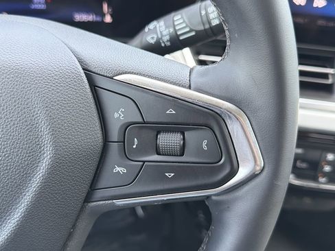 Used 2025 Chevrolet Trax LT w/ Driver Confidence Package FWD image 9