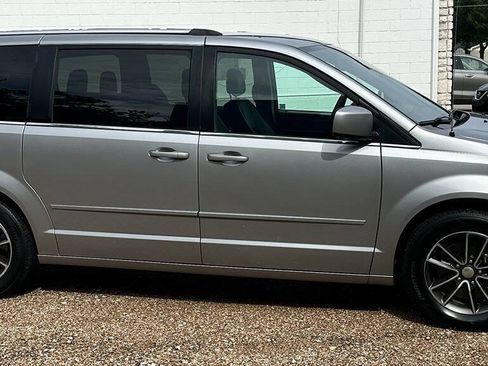 Used 2017 Dodge Grand Caravan SXT FWD image 7