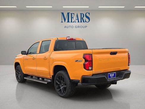 Used 2025 Chevrolet Colorado Z71 w/ Technology Package image 3