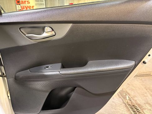 Used 2020 Kia Forte LXS FWD image 18