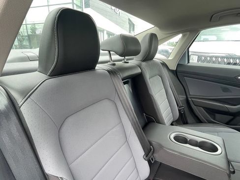 Used 2025 Volkswagen Jetta SE FWD image 26