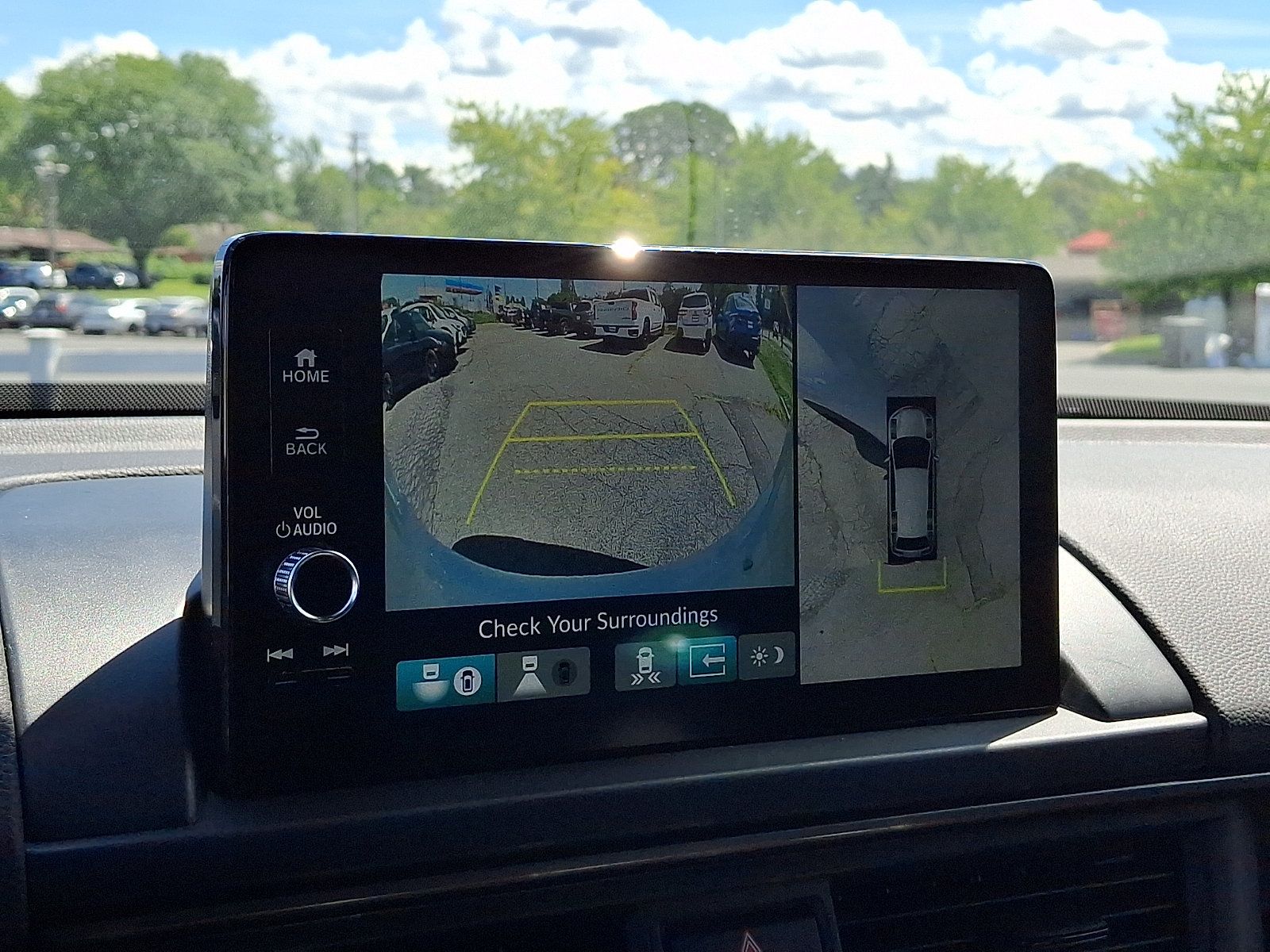 Used 2023 Honda Pilot TrailSport image 18