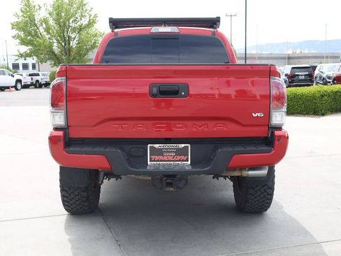 Used 2022 Toyota Tacoma TRD Off-Road w/ Technology Package AWD/4WD image 5