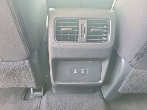 Used 2025 Nissan Rogue SV FWD image 11