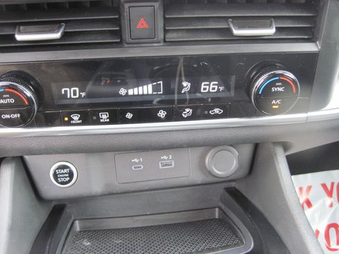 Used 2023 Nissan Rogue SV image 14