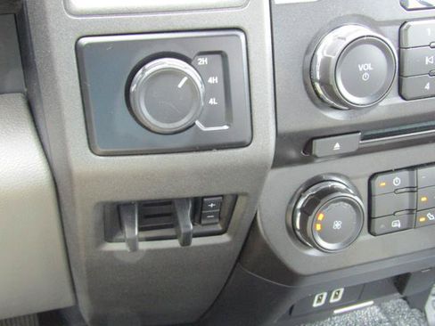 Used 2017 Ford F250 XL w/ Power Equipment Group AWD/4WD image 23