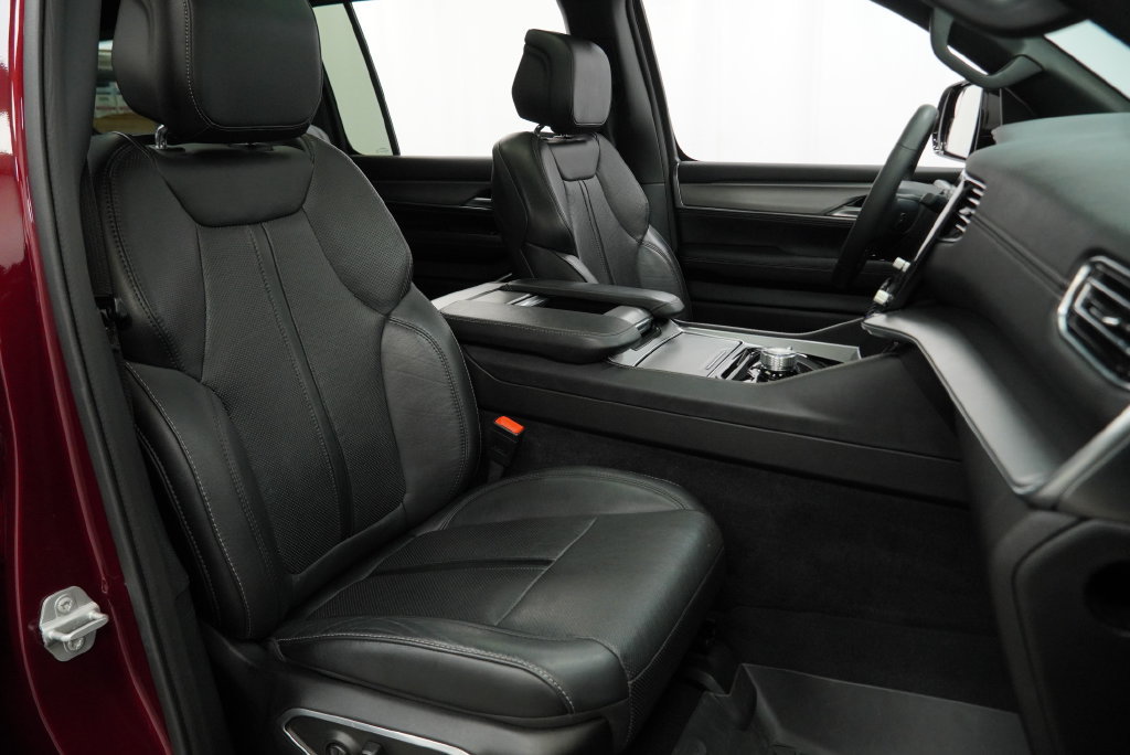 Used 2024 Jeep Wagoneer Series II AWD/4WD image 41