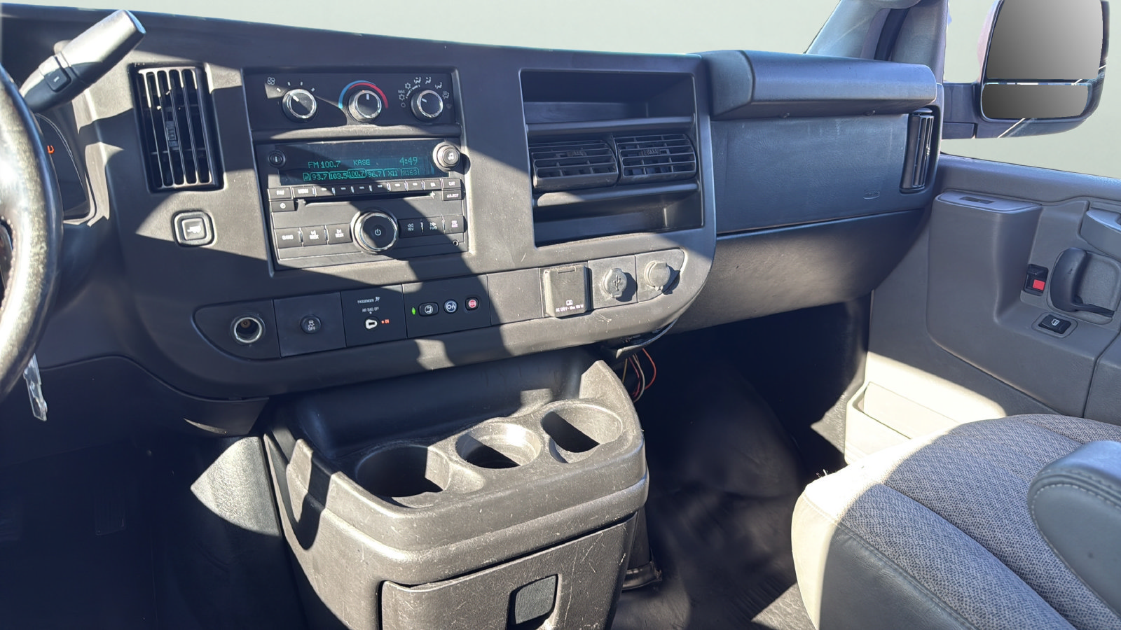 Used 2017 Chevrolet Express 2500 RWD image 14