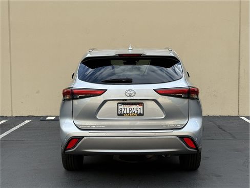 Used 2022 Toyota Highlander Platinum FWD image 5