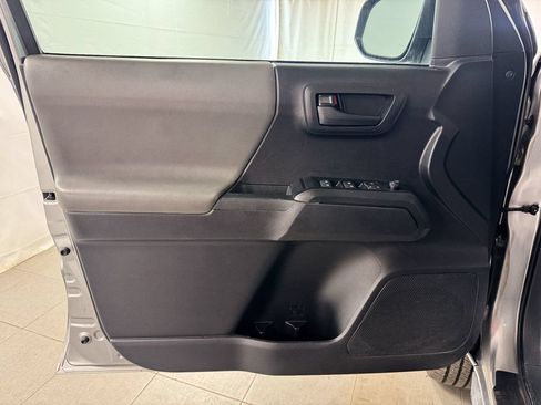 Used 2020 Toyota Tacoma SR AWD/4WD image 12