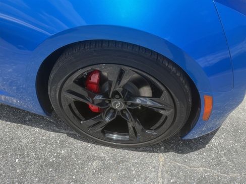 Used 2021 Chevrolet Camaro LT w/ Technology Package RWD image 5