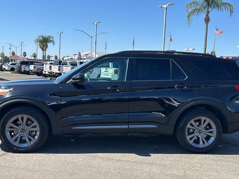 Certified 2022 Ford Explorer XLT w/ Equipment Group 202A image 7