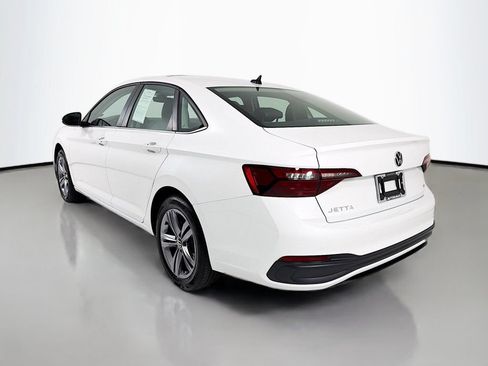 Used 2023 Volkswagen Jetta SE w/ Panoramic Sunroof Package FWD image 5