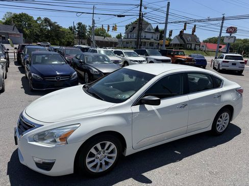 Used 2014 Nissan Altima 2.5 S FWD image 1
