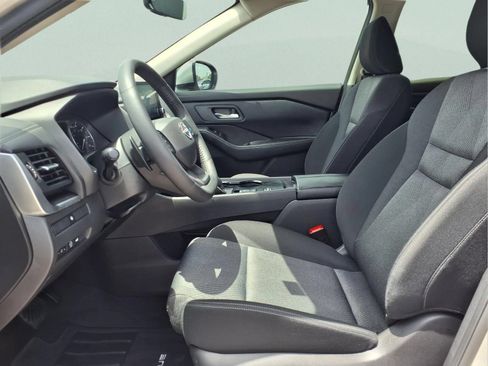 Certified 2025 Nissan Rogue SV FWD image 11