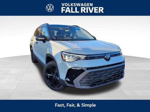 New 2026 Volkswagen Taos SE image 1